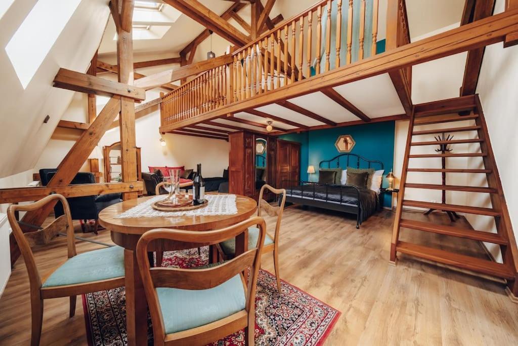 Apartamento Magnificent Historical Penthouse In The Heart Of Praga Exterior foto