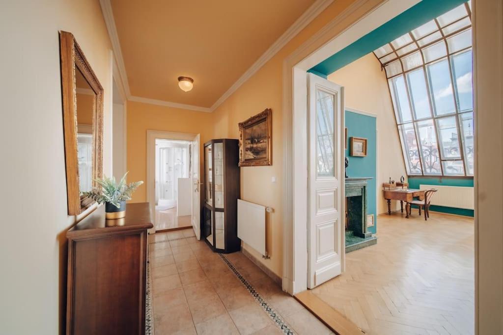Apartamento Magnificent Historical Penthouse In The Heart Of Praga Exterior foto