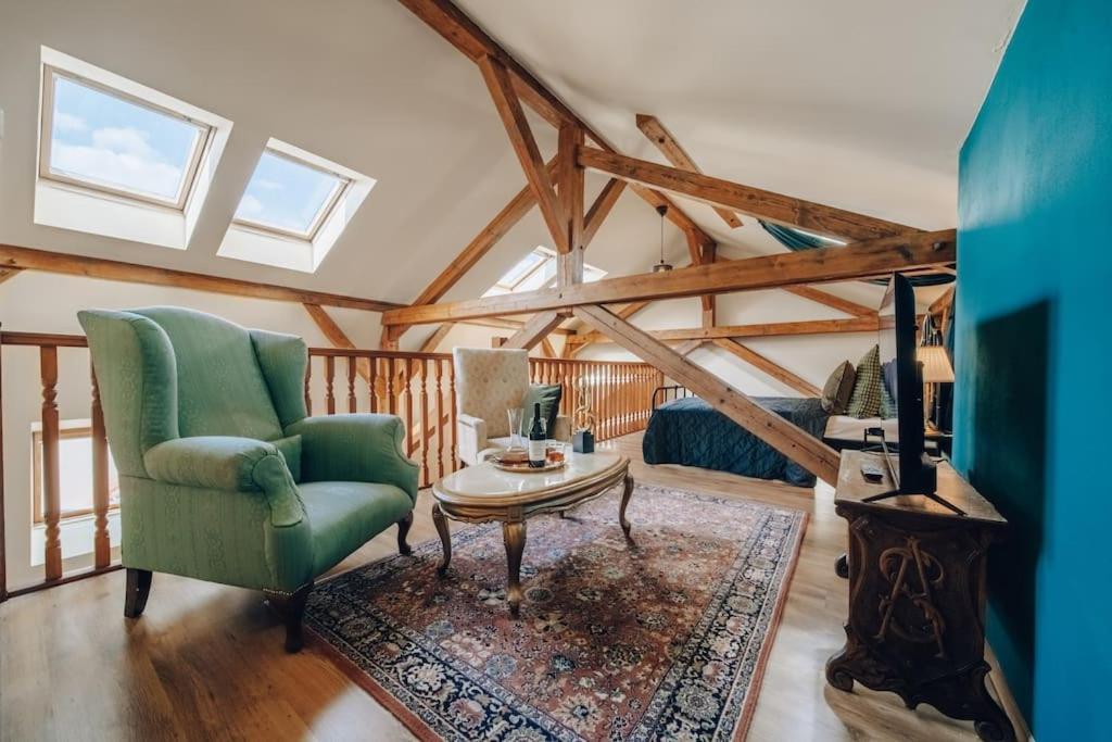 Apartamento Magnificent Historical Penthouse In The Heart Of Praga Exterior foto