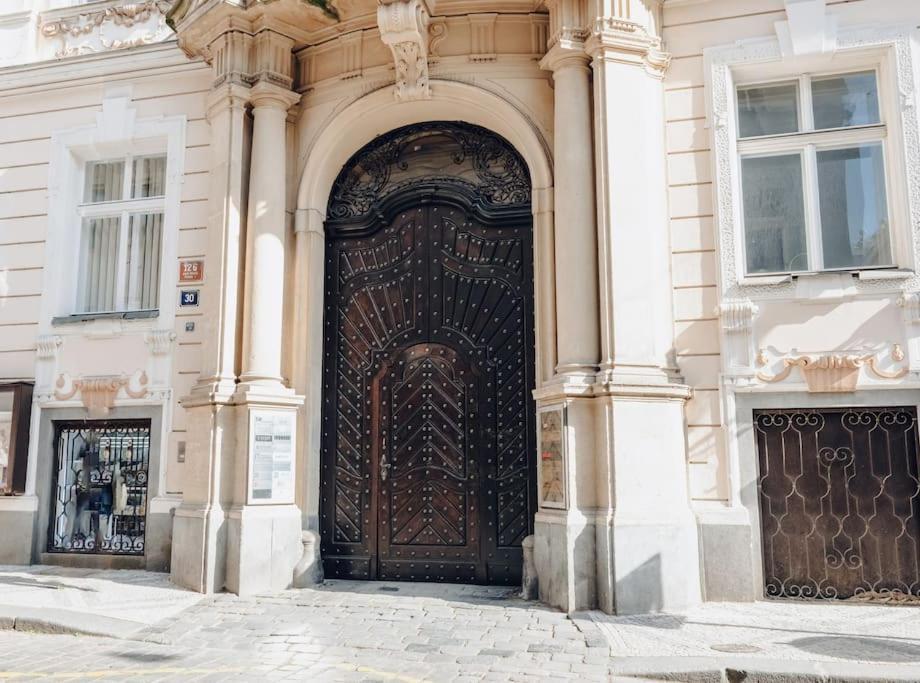 Apartamento Magnificent Historical Penthouse In The Heart Of Praga Exterior foto
