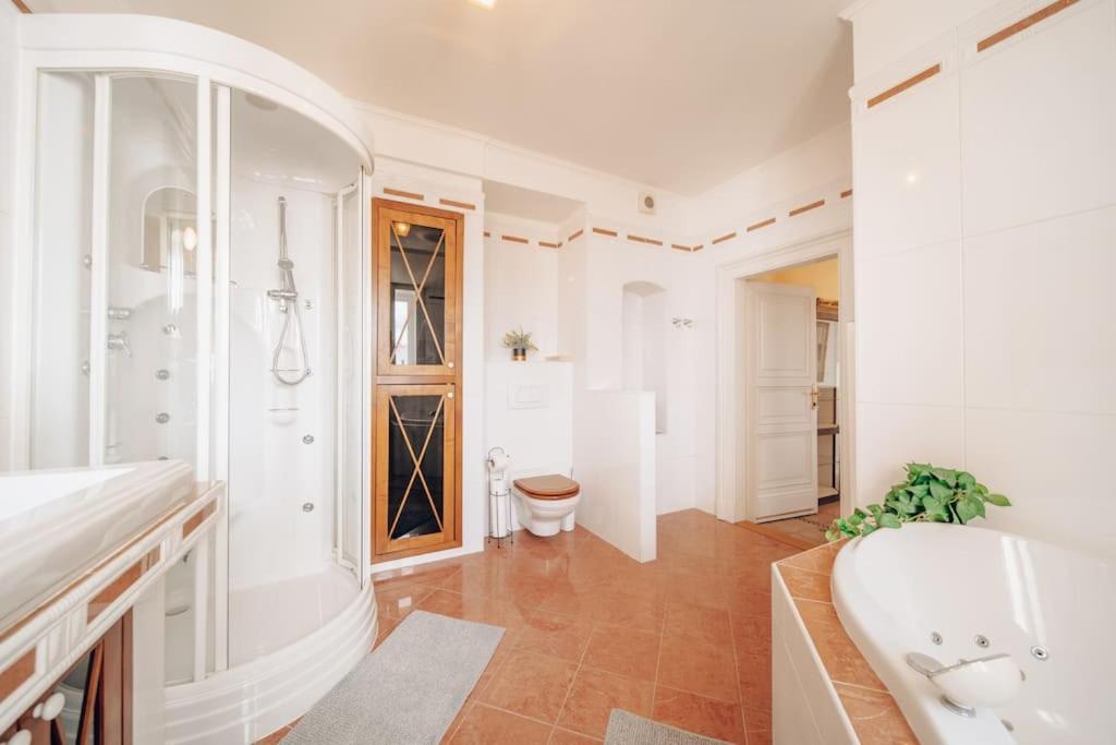 Apartamento Magnificent Historical Penthouse In The Heart Of Praga Exterior foto