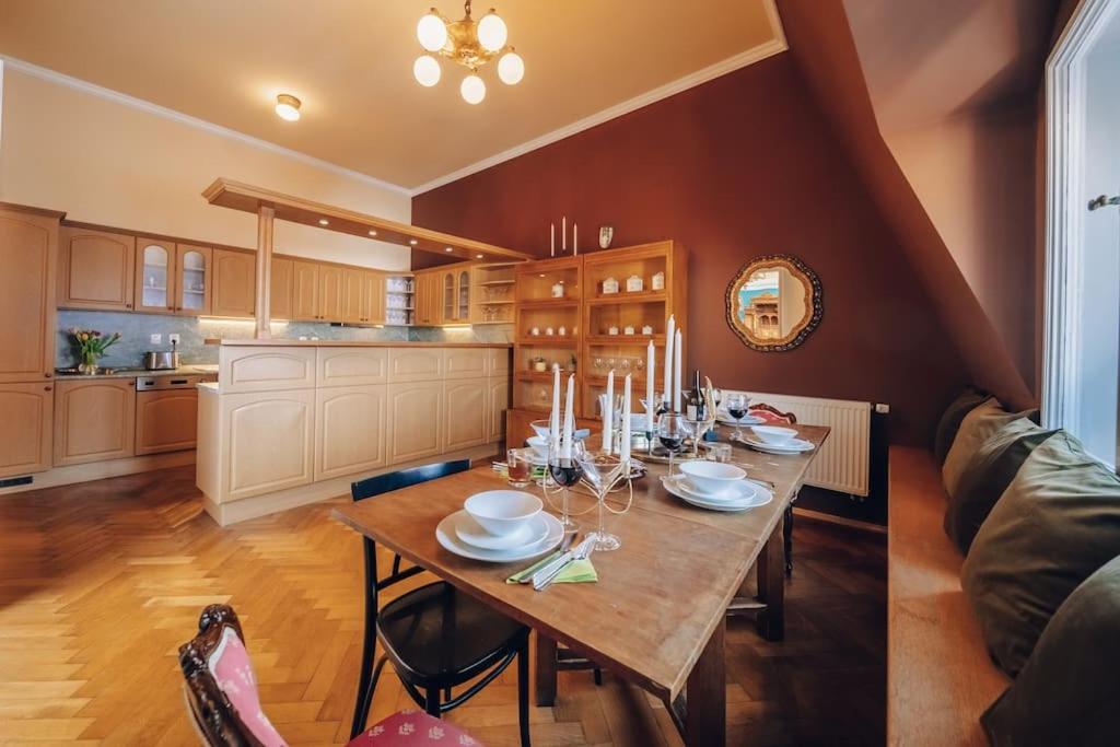 Apartamento Magnificent Historical Penthouse In The Heart Of Praga Exterior foto