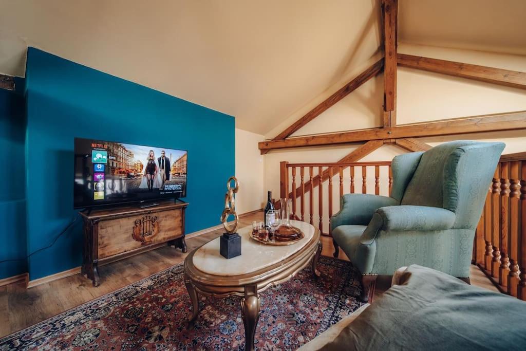Apartamento Magnificent Historical Penthouse In The Heart Of Praga Exterior foto